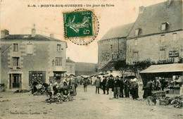 Monts Sur Guesnes * Place Du Village Un Jour De Foire * Marché Marchands * Hôtel Café - Monts Sur Guesnes