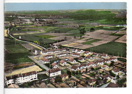 * En Avion Au Dessus De NOGARO En ARMAGNAC  Cité De Lacombe - Terrain Des Sports - Nogaro