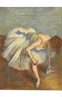 Thème:   Danse Classique  Danseuse Nouant Ses Chaussons. Reproduction Du Musée Du Luxembourg   (voir Scan) - Tanz