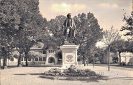 GENEVE - CHENE BOURG / STATUE DE LOUIS FAVRE ET L'ECOLE - Chêne-Bourg