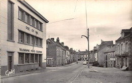 53-PRE-EN-PAIL- LA POSTE ET RUE DU CHAMP-DE-FOIRE - Pre En Pail