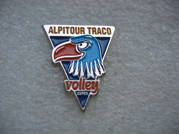 Pin's Du Club "Alpitour Traco Volley" De CUNEO En ITALIE - Pallavolo