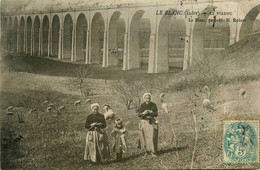 Le Blanc * 1904 * Le Viaduc * Ligne Chemin De Fer ? * Femmes En Coiffe Coiffes Costume Tricotant Tricoteuses - Le Blanc