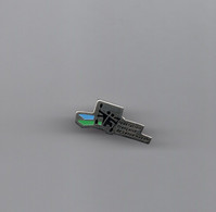 Pin's Logo Fédération Française Canoé Kayak (base Argentée) Longueur: 2,5 Cm - Canoa