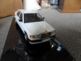 RARE AUTOART MERCEDES BENZ 190e 2.0 Blanc Au 1/43 De 1989 - W201 - En Boite Et Surboite Occasion Comme Neuve - Ref 56131 - AutoArt