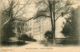 Bourg St Andéol * La Place De La République - Bourg-Saint-Andéol