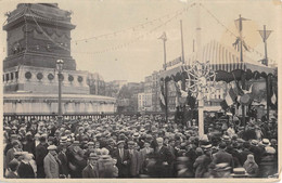 CPA 75 PARIS XIe CARTE PHOTO AVEC UNE FOULE IMPRESSIONNANTE - Arrondissement: 11