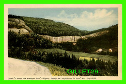 PERCÉ, QUÉBEC - CHEMIN À TRAVERS DES MONTAGNES À PERCÉ - PH5 - PECO - - Percé