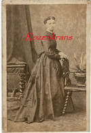 Oude Foto CDV Karton Portrait Carte De Visite Photographe Demee Paris Femme Girl Fille Jupe Old Photo 19e 19de Eeuw - Ohne Zuordnung