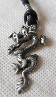 DRAGON Pendentif Métal Avec Cordon Réglable - Hangers