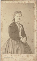 Oude Foto CDV Karton Cabinet Portrait Carte De Visite Photographe Trinquart Paris Femme Girl Fille Old Photo 19e Eeuw - Non Classés