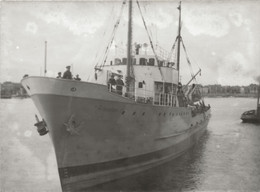 44  NANTES  CHALUTIER  GIBOULEE    CHALUTIER  DE  HAUTE  MER   PHOTO  17.50/ 12.50  Cms  EN  FACE  TRENTEMOULT - Boats