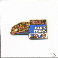 Pin's Jeu - Loto / Cyclisme “Paris-Tours“ Avec Le Journal “La Nouvelle République“. Est. Starpin’s. Zamac. T814-13 - Jeux