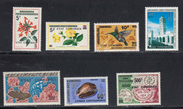 Comores 1975 Yvert 105 /107, 109, 121, 123, 129 ** Neufs Sans Charniere. TP 1967 Surcharges - Comoros
