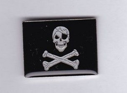 TETE DE MORT Pin's Pins Tête De Mort PIRATE - Motos