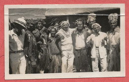 POLYNESIE --- MAKATEA  LE 20 01 1936 PHOTO DE LA  RECEPTION  A BORD DE L OISEAU DES ILES  A  SON  ARRIVEE A   MAKATEA - Orte