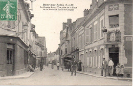 Cpa Bray Sur Seine, La Grande Rue. Vue Prise De La Place De La Nouvelle école Des Garçons. - Bray Sur Seine