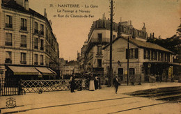 HAUTS DE SEINE - 92 - NANTERRE - La Gare - Le Passage à Niveau Et Rue Du Chemin-de-Fer - Nanterre