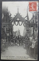 CPA 29 SAINT POL DE LEON - RARE - L'arrivée De Mgr Duparc - Le Cortège Et L'Arc De Triomphe Rue Verderel - ELD Réf. F187 - Saint-Pol-de-Léon