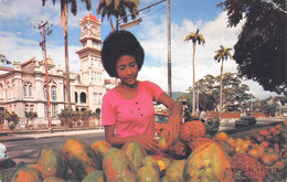 TRINIDAD - TROPICAL FRUITS ON SALE OPPOSITE QUEENS ROYAL COLLEGE 1976 / P59 - Trinidad