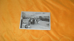 CARTE POSTALE PHOTO ANCIENNE NON CIRCULEE DATE ?../ A IDENTIFIER LIEU? RUE TRES ANIME VOITURE TRACTION - Photos