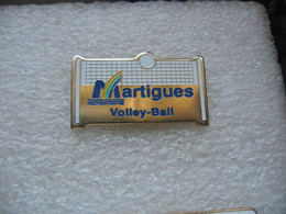 Pin's Martigues Volleyball (Dépt 13) - Voleibol