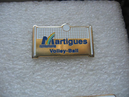 Pin's Martigues Volleyball (Dépt 13) - Volleyball