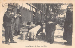 CPA 75 PARIS VECU L SOUPE AUX HALLES - Lotes Y Colecciones