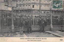 CPA 75 PARIS GREVE GENERALE DES CHEMINS DE FER GARE SAINT LAZARE INTERDITE - Other & Unclassified