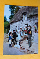 La Bretagne Région Pont Aven Costume Folklore - Tracteurs