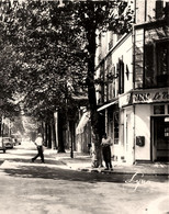 Courbevoie * Débit De Tabac Tabacs TABAC , Avenue De La République * Librairie Papeterie Journaux - Courbevoie