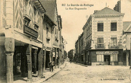 La Guerche De Bretagne * La Rue Duguesclin * Commerces Magasins - La Guerche-de-Bretagne