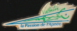 72109- Pin's- Champion D'apnée Et De Chasse Sous-marine. Valentin - Immersione