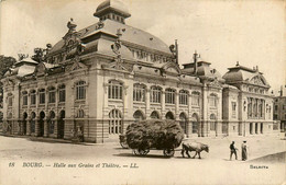 Bourg * La Halle Aux Grains Et Théâtre * Attelage Boeufs * Cachet Au Dos Ministère De La Guerre FM Franchise Militaire - Sonstige & Ohne Zuordnung