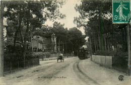 Royan * Route Vers Le Parc * Passage D'un Train Tramway * Ligne Chemin De Fer * Villa - Royan