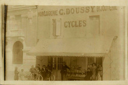 Magescq * Carte Photo * Devanture Horlogerie C. DOUSSY Bijouterie Cycles , Place De L'hôtel De Ville * Commerce Magasin - Andere & Zonder Classificatie