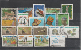 Burkina Faso Lot De 19 Timbres Oblit. Used 2002-2015 - Burkina Faso (1984-...)