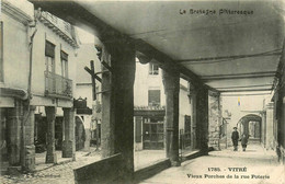 Vitré * Vieux Porches De La Rue Poterie * Commerces Magasins - Vitre