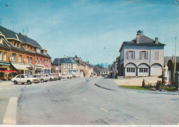 76 - LONDINIERES - La Place - Les Commerçants - Londinières