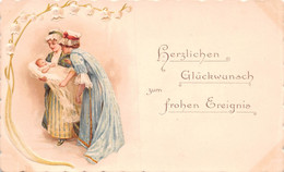 Herzliche Glückwunsch Zum Frohen Ereignis - Mère Et Marraine (?) Penchées, Bébé, Fleurs Clochette Gaufrée - Geburt