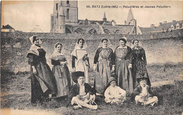 LOIRE ATLANTIQUE  44  BATZ - PALUDIERES ET JEUNES PALUDIERS - Batz-sur-Mer (Bourg De B.)