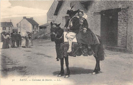 LOIRE ATLANTIQUE  44  BATZ - COSTUMES DE MARIES - CHEVAL - Batz-sur-Mer (Bourg De B.)