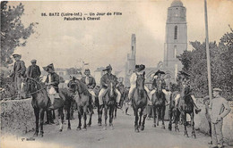 LOIRE ATLANTIQUE  44  BATZ - UN JOUR DE FETE - PALUDIERS A CHEVAL - Batz-sur-Mer (Bourg De B.)