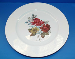 BELLE ASSIETTE DECORATIVE En PORCELAINE De LIMOGES Décor BOUTONS De ROSES ROUGES COLLECTION DECO VITRINE - Limoges (FRA)