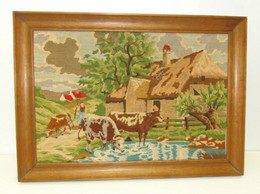 ANCIEN CANEVAS TERMINE BEAU CADRE BOIS CHENE COUR DE FERME Avec ANIMAUX  COLLECTION Déco Vitrine - Cross Stitch