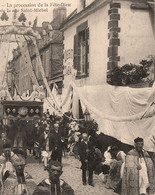 Guérande * Débit De Tabac Tabacs TABAC , La Procession De La Fête Dieu , Aspect De La Rue St Michel - Guérande