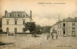 Clisson * La Rue De La Gare * Le Café & Platrier V. GUILLOU - Clisson