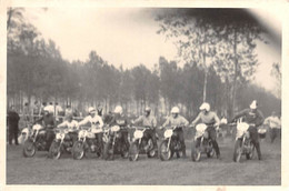 09795 "MOTOCROSS - PARTENZA DI GARA"  ANIMATA. FOTOGR. ORIG. ANNI '60 - Moto