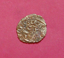 Hungary Medieval Coin Croatia Copper 0.35 Gr. 13 Mm. - Hungría