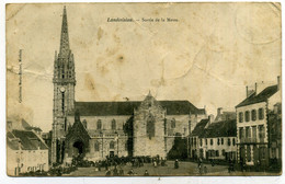 ( LANDIVISIAU )( FINISTERE ) SORTIE DE LA MESSE - Landivisiau